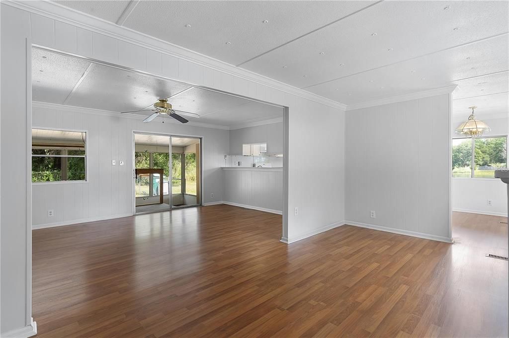 For Sale: $159,900 (3 beds, 2 baths, 1344 Square Feet)