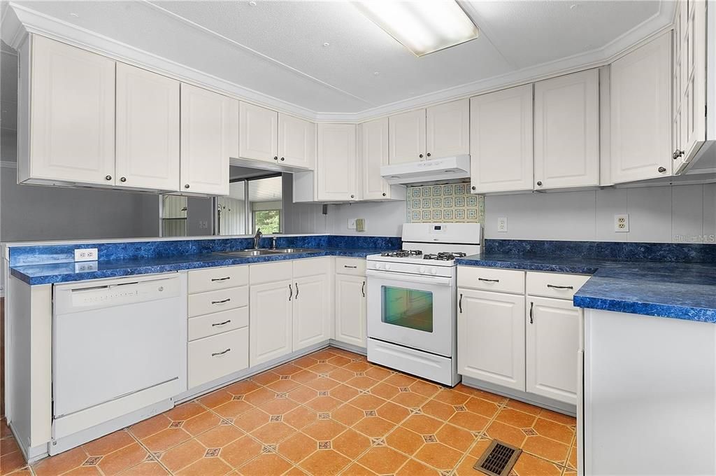 For Sale: $159,900 (3 beds, 2 baths, 1344 Square Feet)