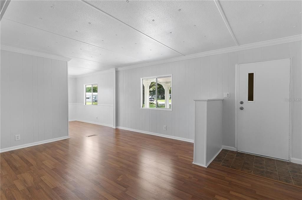 For Sale: $159,900 (3 beds, 2 baths, 1344 Square Feet)