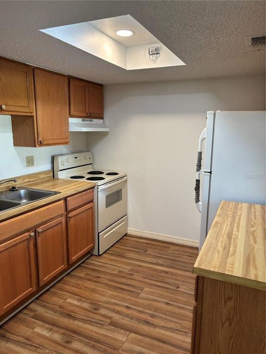 В аренду: $2,200 (3 спален, 2 ванн, 960 Квадратных фут)
