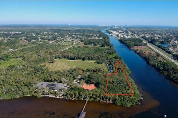 En Venta: $1,500,000 (1.29 acres)