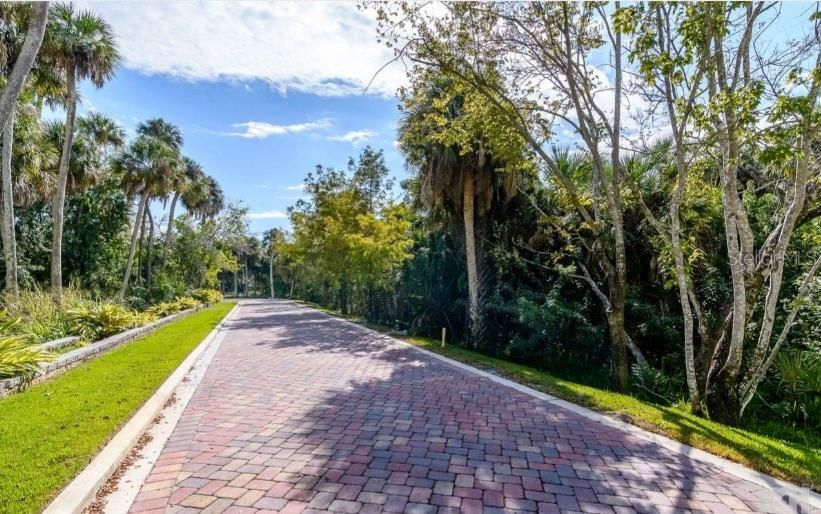 En Venta: $1,500,000 (1.29 acres)