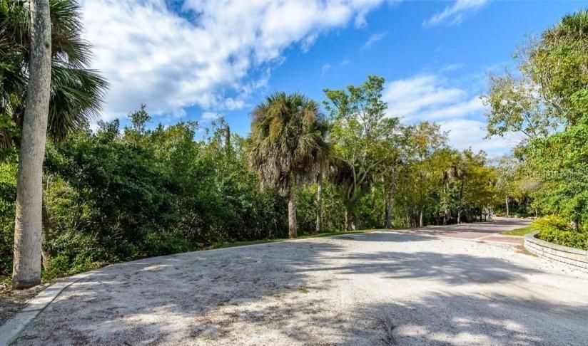 En Venta: $1,500,000 (1.29 acres)