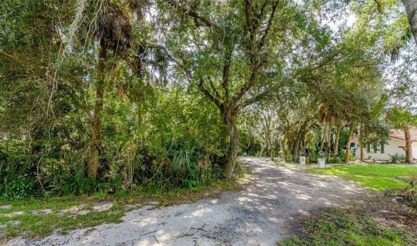 En Venta: $1,500,000 (1.29 acres)