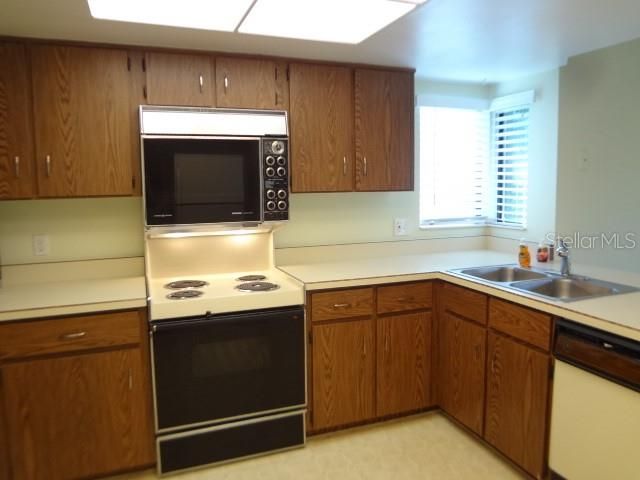 For Sale: $185,000 (2 beds, 2 baths, 1098 Square Feet)