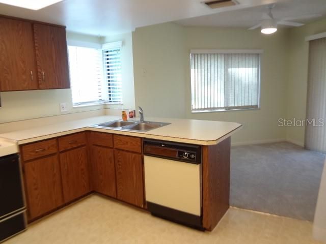 For Sale: $185,000 (2 beds, 2 baths, 1098 Square Feet)