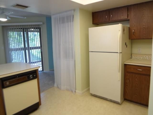 For Sale: $185,000 (2 beds, 2 baths, 1098 Square Feet)