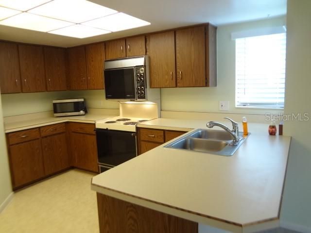 For Sale: $185,000 (2 beds, 2 baths, 1098 Square Feet)