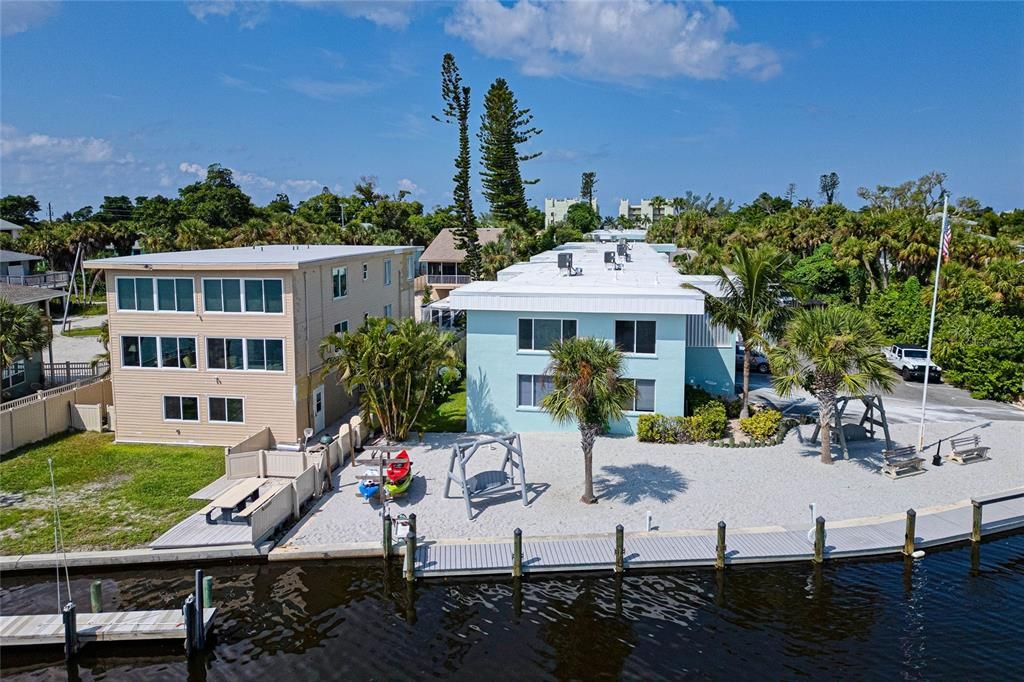 На продажу: $345,000 (2 спален, 1 ванн, 912 Квадратных фут)