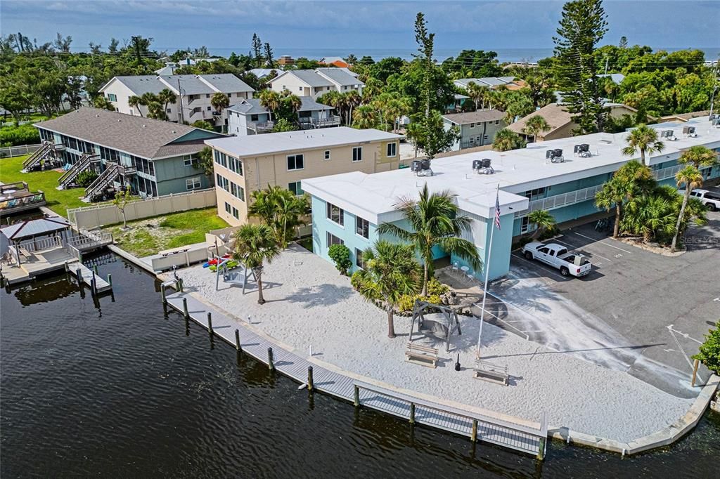 На продажу: $345,000 (2 спален, 1 ванн, 912 Квадратных фут)