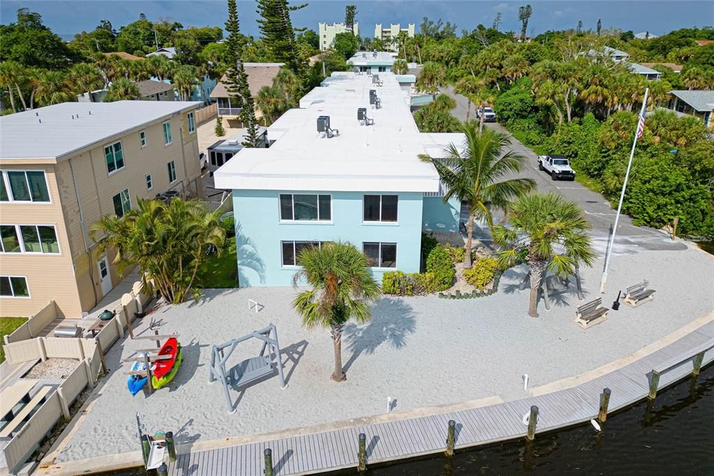 На продажу: $345,000 (2 спален, 1 ванн, 912 Квадратных фут)