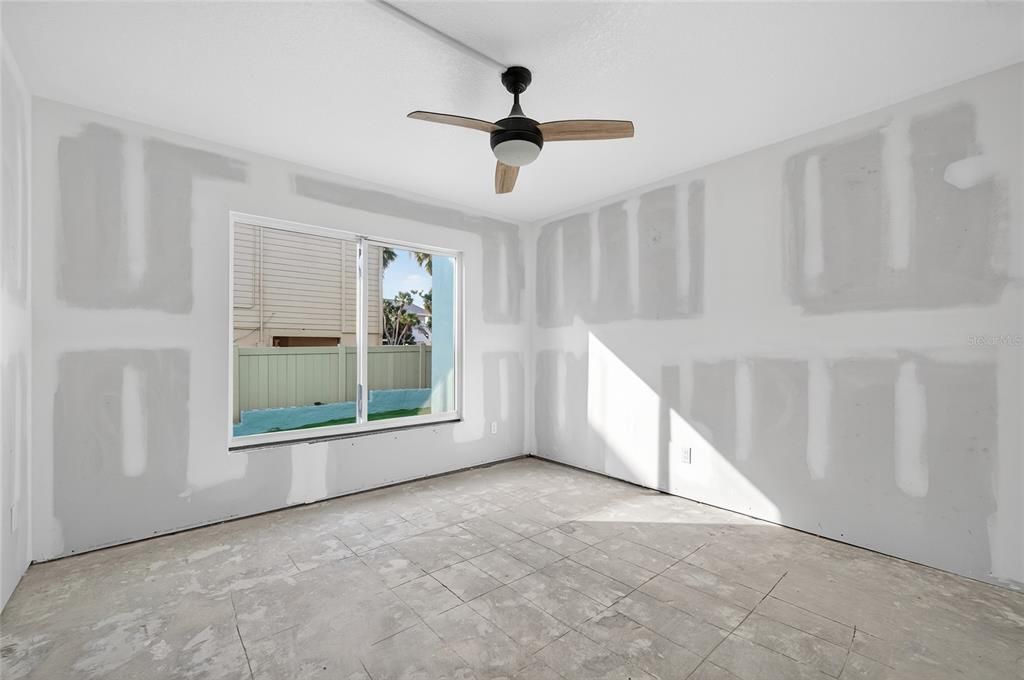 На продажу: $345,000 (2 спален, 1 ванн, 912 Квадратных фут)