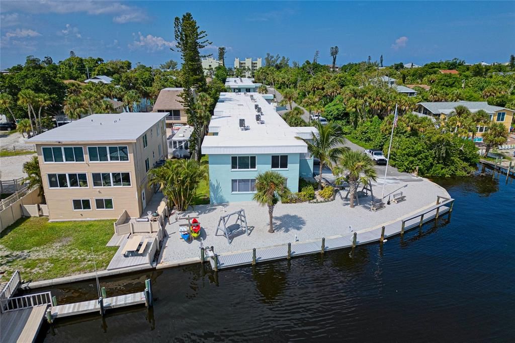 На продажу: $345,000 (2 спален, 1 ванн, 912 Квадратных фут)