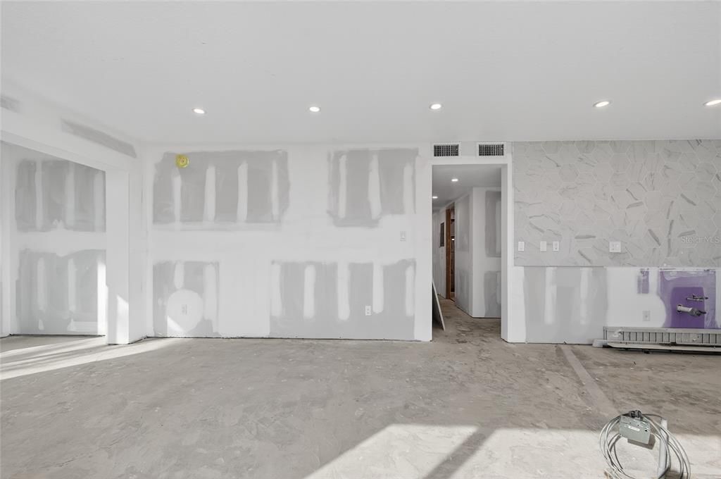 На продажу: $345,000 (2 спален, 1 ванн, 912 Квадратных фут)