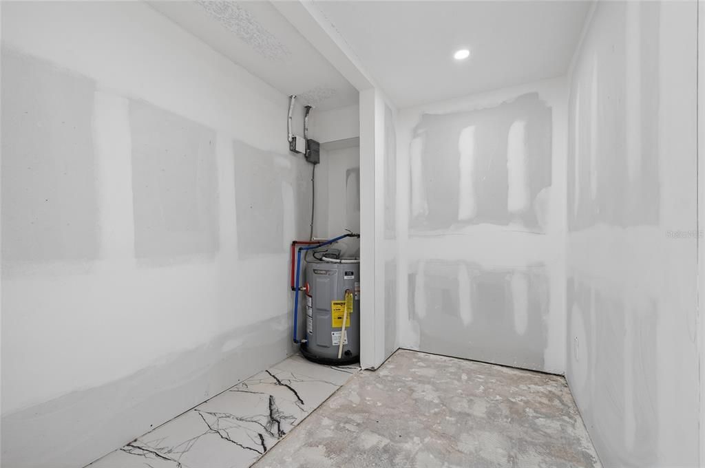 На продажу: $345,000 (2 спален, 1 ванн, 912 Квадратных фут)