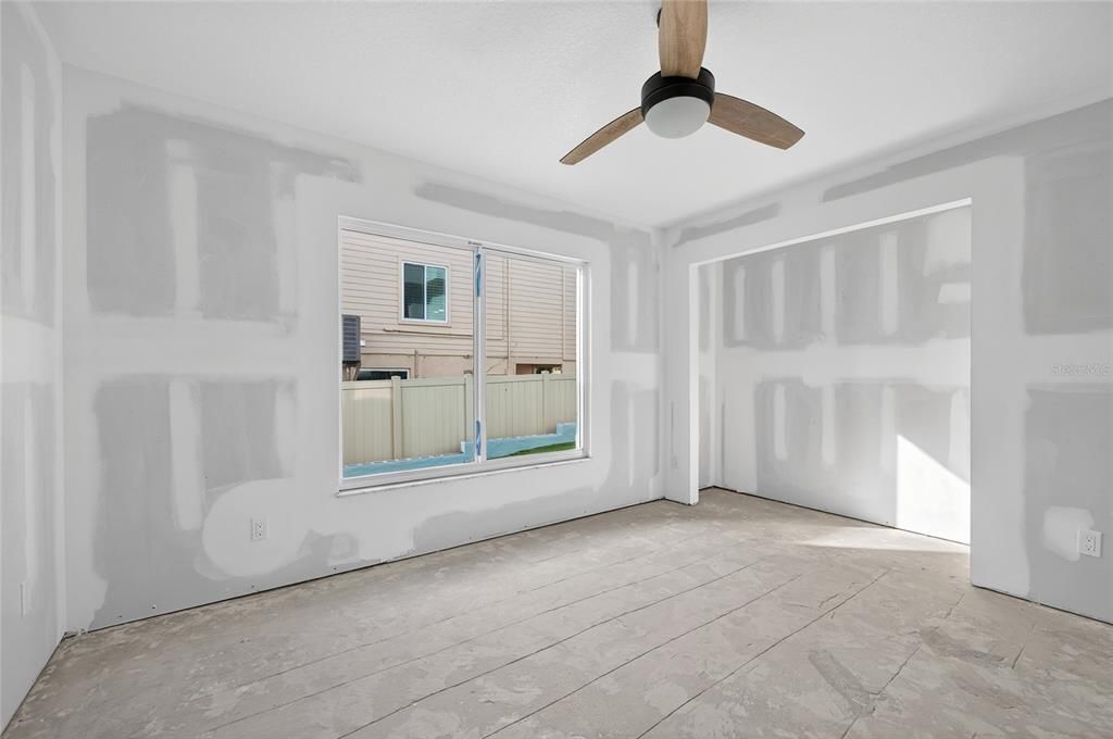 На продажу: $345,000 (2 спален, 1 ванн, 912 Квадратных фут)