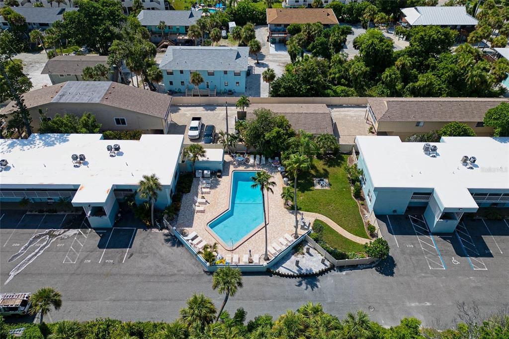 На продажу: $345,000 (2 спален, 1 ванн, 912 Квадратных фут)