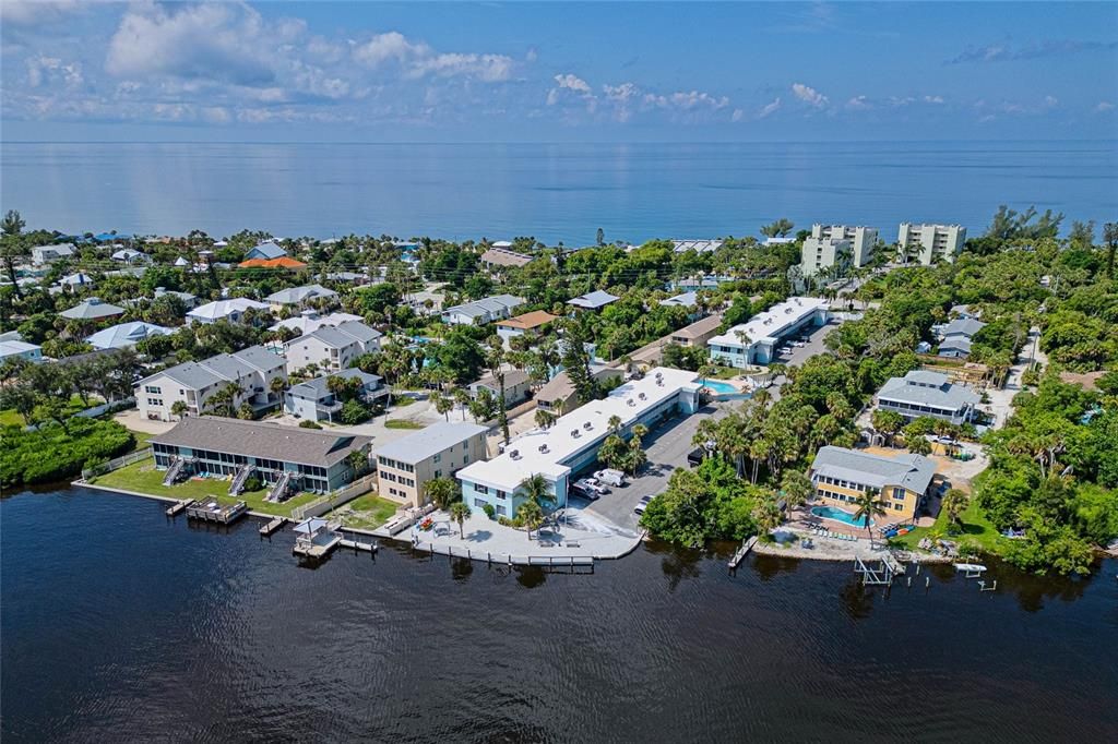 На продажу: $345,000 (2 спален, 1 ванн, 912 Квадратных фут)