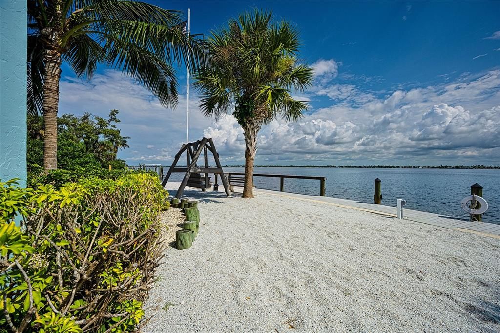 На продажу: $345,000 (2 спален, 1 ванн, 912 Квадратных фут)