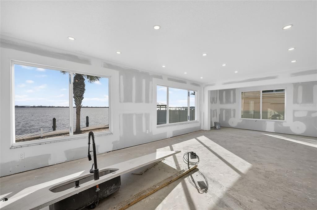 На продажу: $345,000 (2 спален, 1 ванн, 912 Квадратных фут)