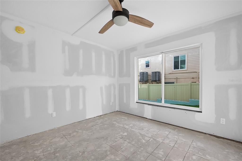 На продажу: $345,000 (2 спален, 1 ванн, 912 Квадратных фут)