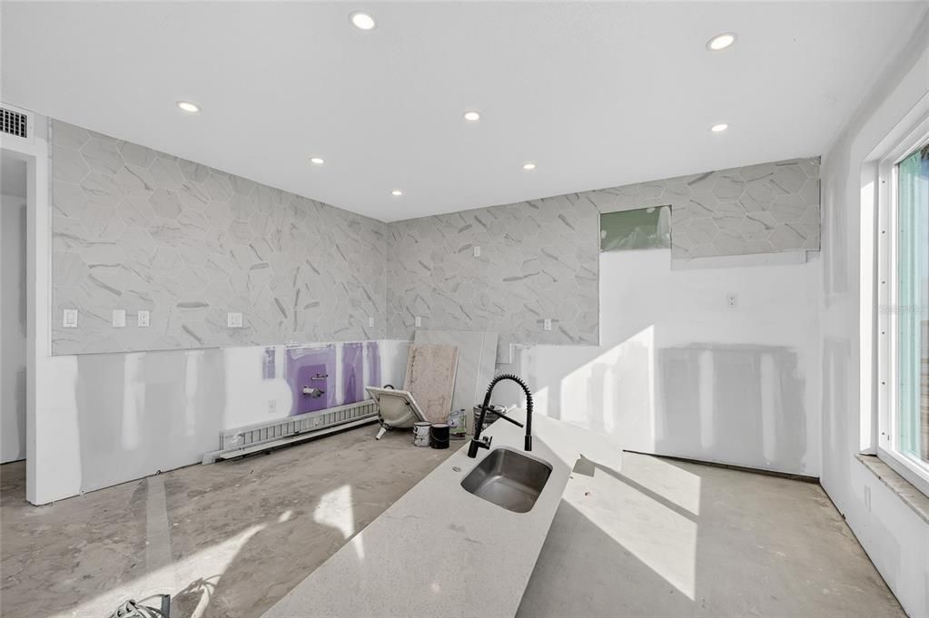 На продажу: $345,000 (2 спален, 1 ванн, 912 Квадратных фут)