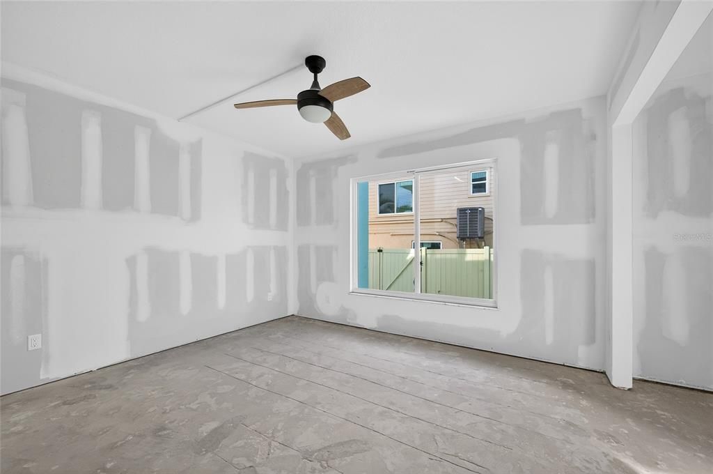 На продажу: $345,000 (2 спален, 1 ванн, 912 Квадратных фут)