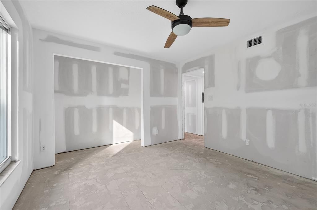 На продажу: $345,000 (2 спален, 1 ванн, 912 Квадратных фут)