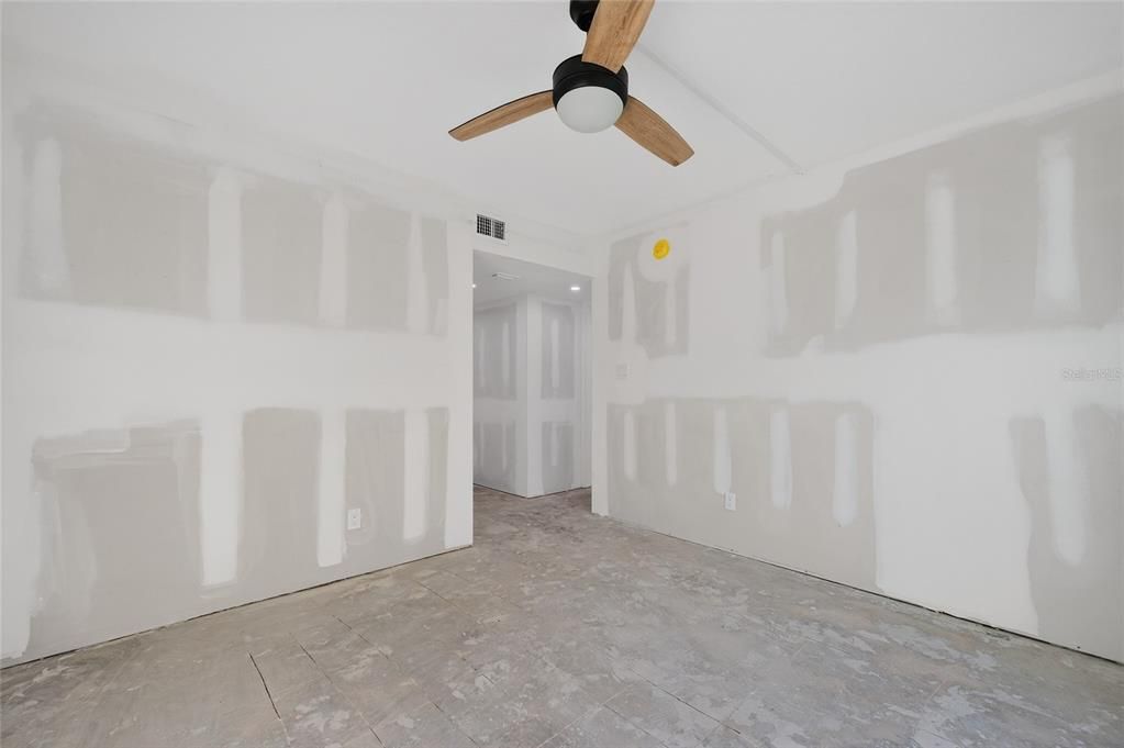 На продажу: $345,000 (2 спален, 1 ванн, 912 Квадратных фут)