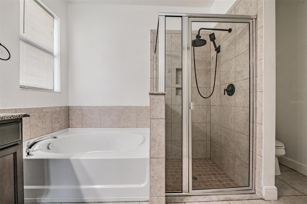 Active With Contract: $350,000 (3 beds, 2 baths, 1702 Square Feet)