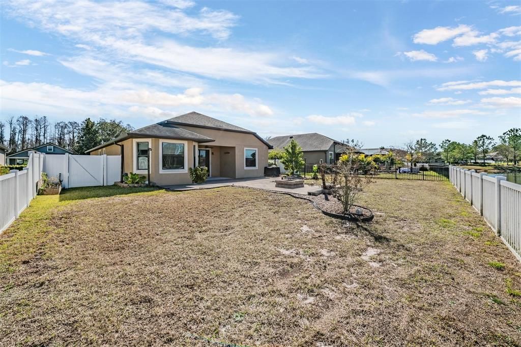 Active With Contract: $350,000 (3 beds, 2 baths, 1702 Square Feet)