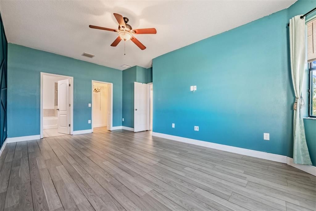 Active With Contract: $350,000 (3 beds, 2 baths, 1702 Square Feet)