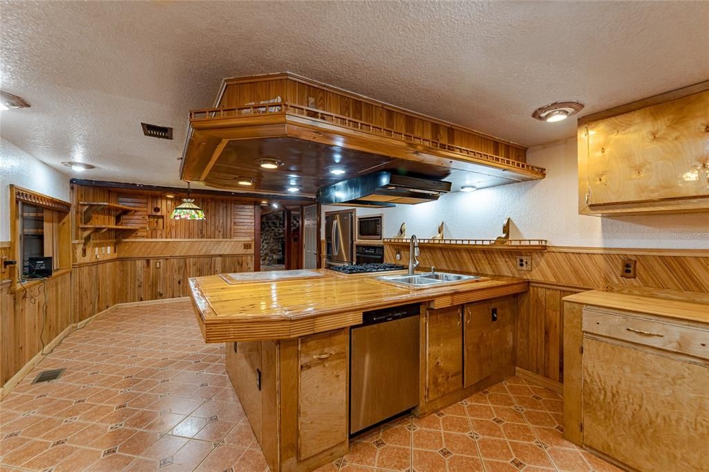 For Sale: $799,900 (4 beds, 3 baths, 2912 Square Feet)