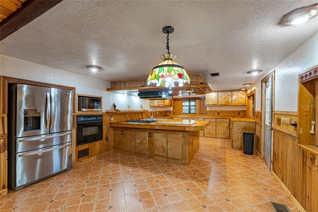 For Sale: $799,900 (4 beds, 3 baths, 2912 Square Feet)
