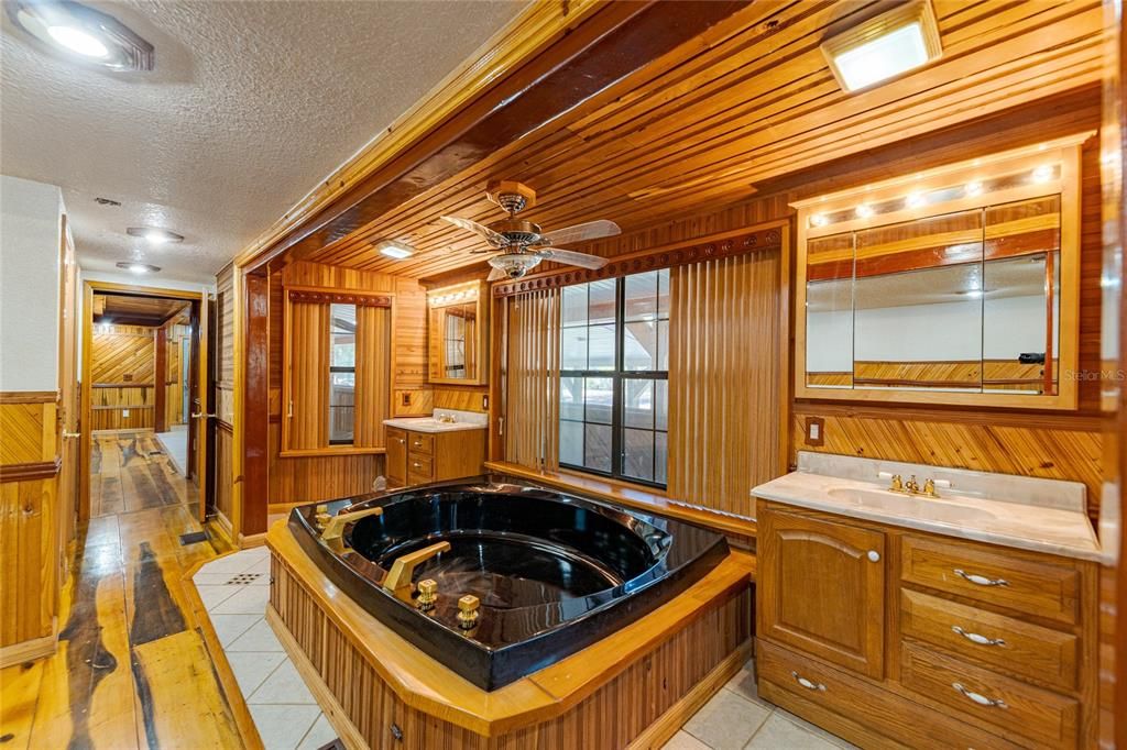 For Sale: $799,900 (4 beds, 3 baths, 2912 Square Feet)