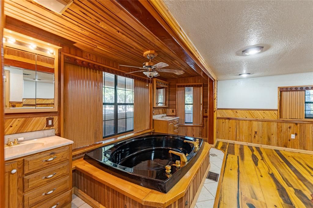 For Sale: $799,900 (4 beds, 3 baths, 2912 Square Feet)
