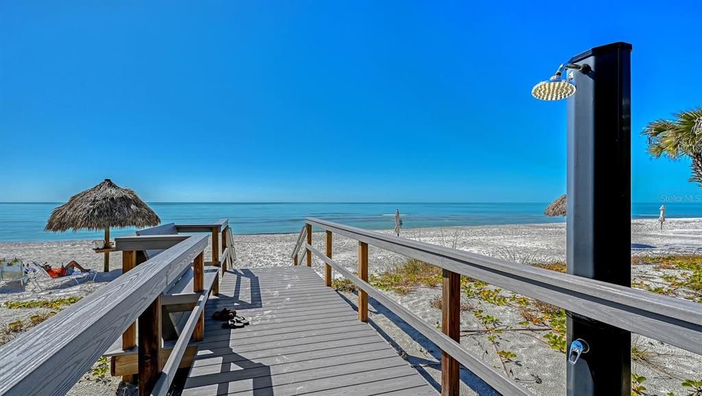 Active With Contract: $1,850,000 (3 beds, 3 baths, 2410 Square Feet)