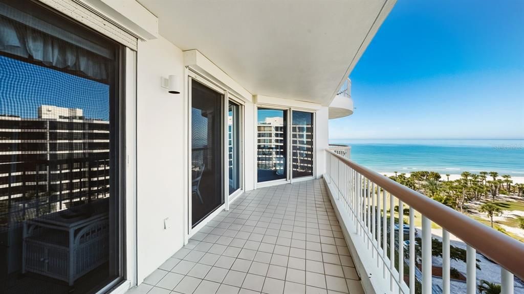 Active With Contract: $1,850,000 (3 beds, 3 baths, 2410 Square Feet)
