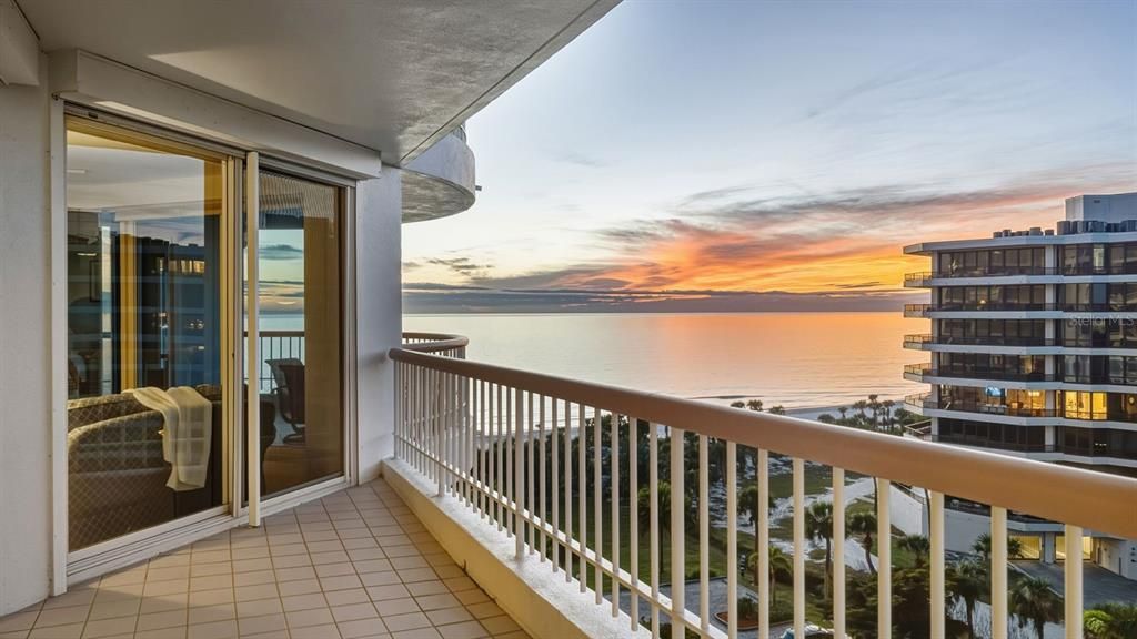 Active With Contract: $1,850,000 (3 beds, 3 baths, 2410 Square Feet)