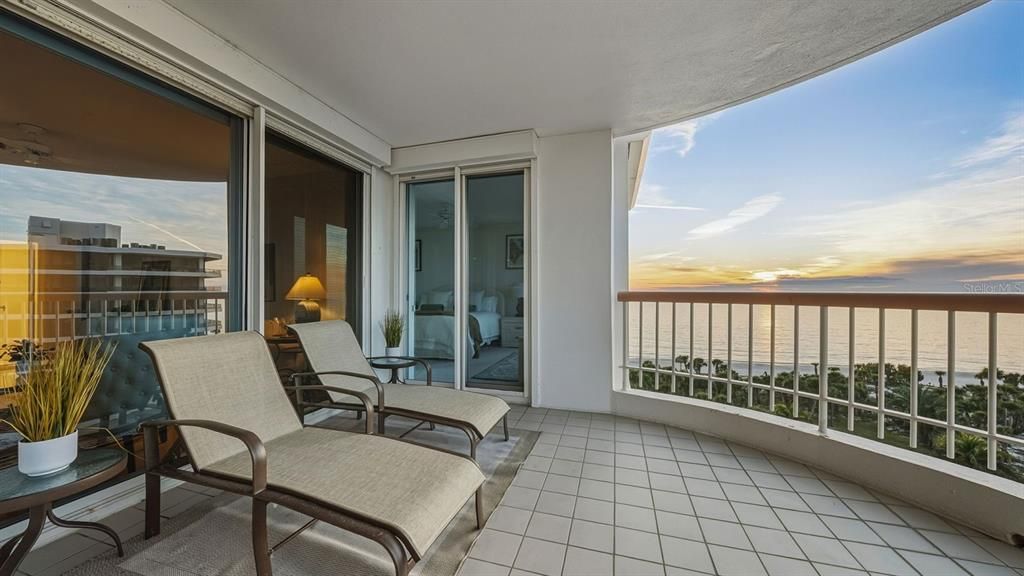 Active With Contract: $1,850,000 (3 beds, 3 baths, 2410 Square Feet)