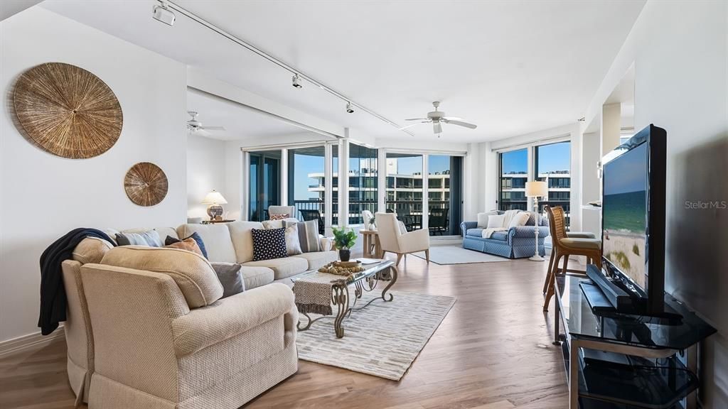 Active With Contract: $1,850,000 (3 beds, 3 baths, 2410 Square Feet)