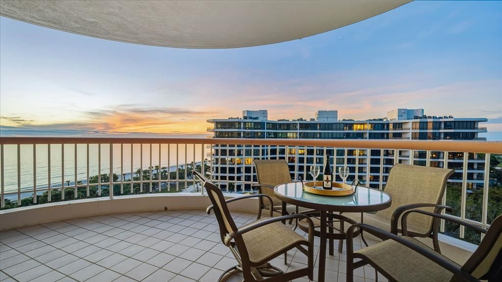 Active With Contract: $1,850,000 (3 beds, 3 baths, 2410 Square Feet)