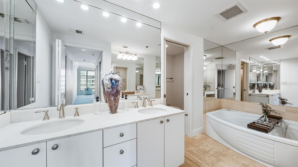 Active With Contract: $1,850,000 (3 beds, 3 baths, 2410 Square Feet)