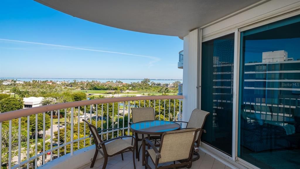 Active With Contract: $1,850,000 (3 beds, 3 baths, 2410 Square Feet)