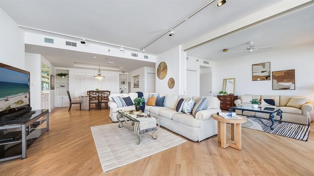 Active With Contract: $1,850,000 (3 beds, 3 baths, 2410 Square Feet)