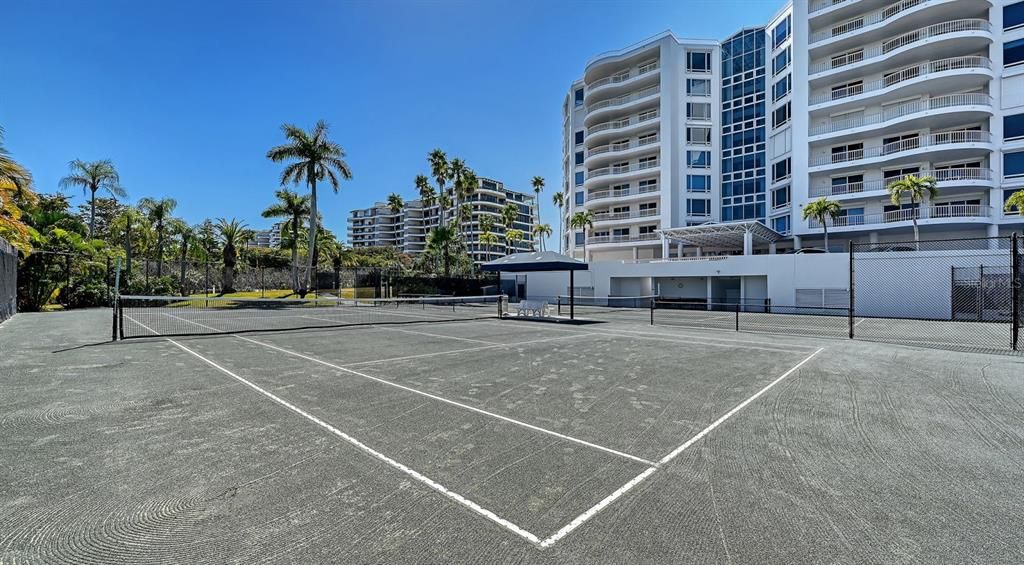 Active With Contract: $1,850,000 (3 beds, 3 baths, 2410 Square Feet)
