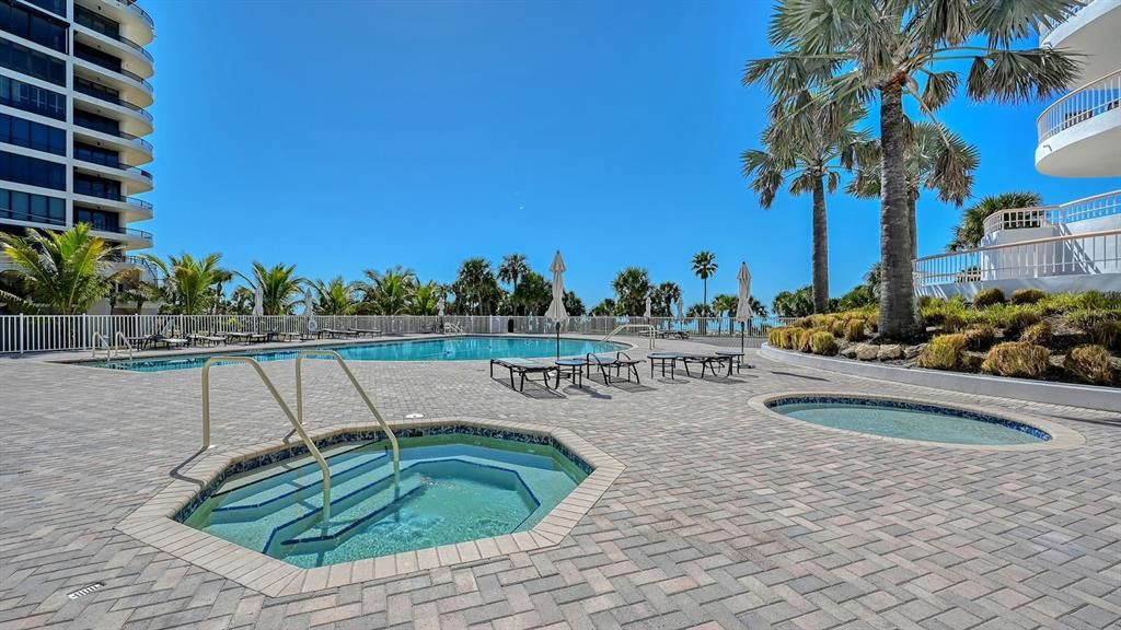 Active With Contract: $1,850,000 (3 beds, 3 baths, 2410 Square Feet)