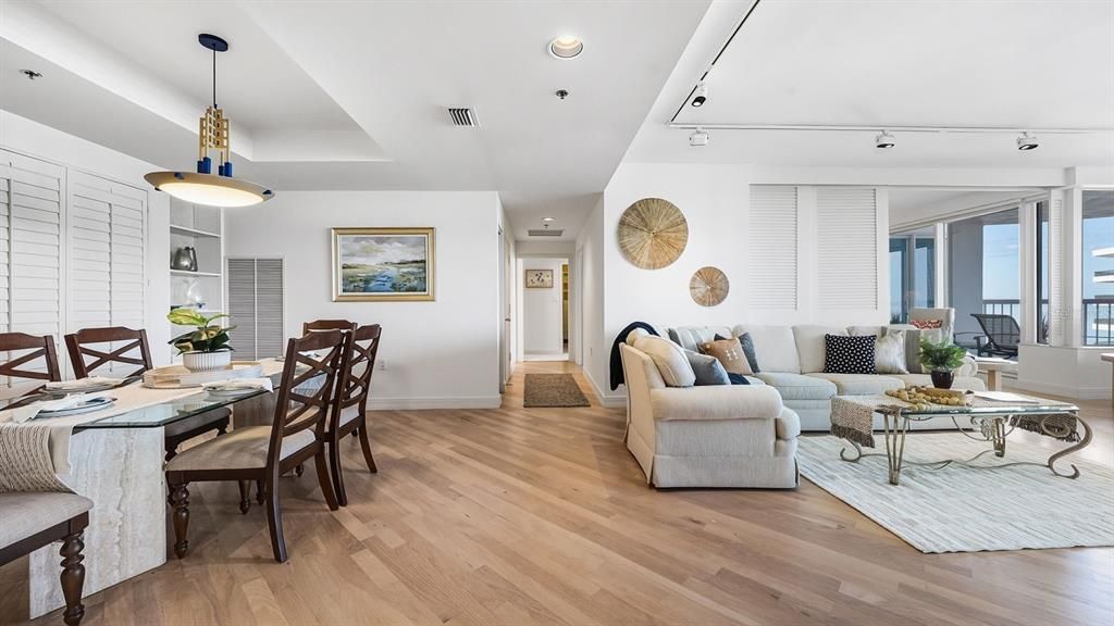 Active With Contract: $1,850,000 (3 beds, 3 baths, 2410 Square Feet)