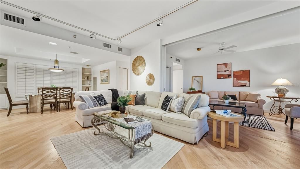 Active With Contract: $1,850,000 (3 beds, 3 baths, 2410 Square Feet)