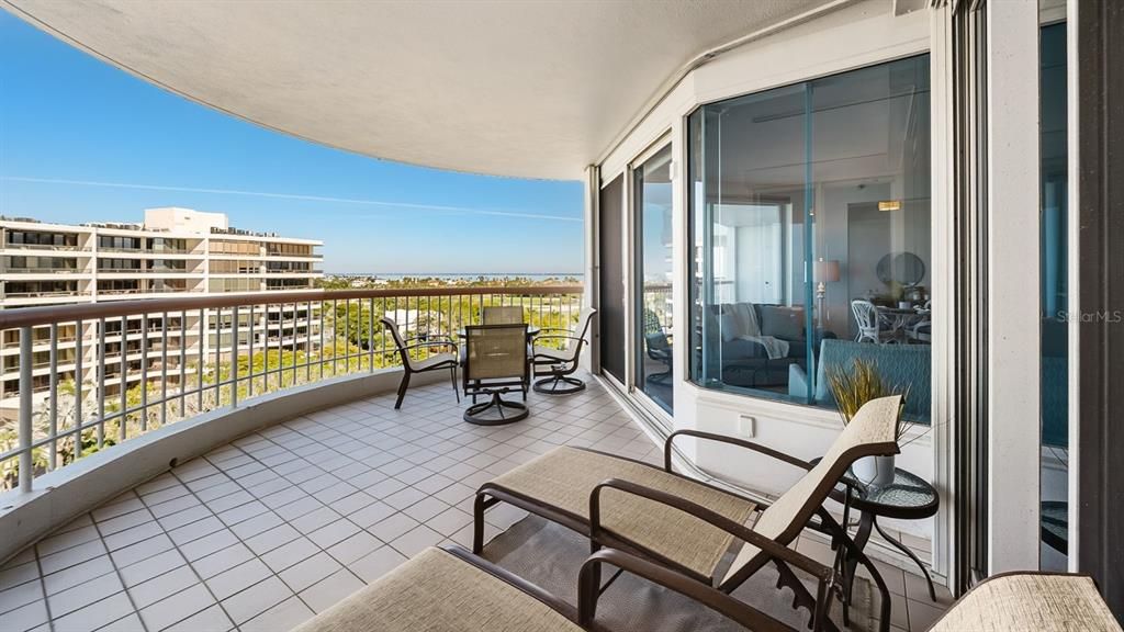 Active With Contract: $1,850,000 (3 beds, 3 baths, 2410 Square Feet)
